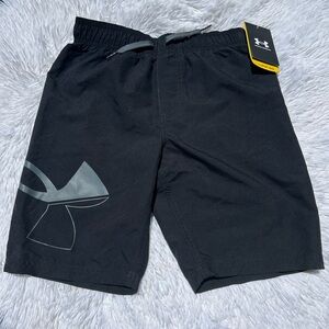 Under Armour Boys Size Medium Black UPF 50 Swim Trunks with UA Logo NEW